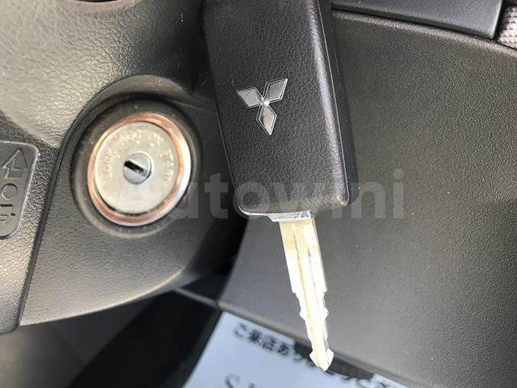 2019 MITSUBISHI PAJERO - 10