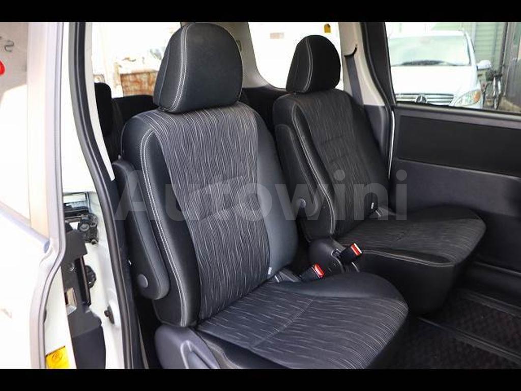 2011 TOYOTA VOXY - 9