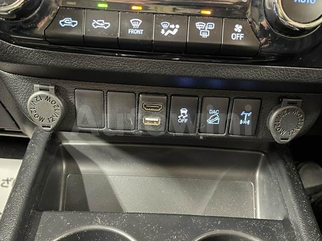 2019 TOYOTA HILUX Z - 7