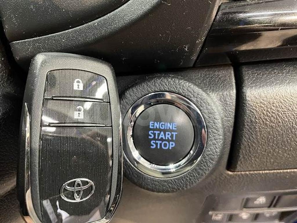 2019 TOYOTA HILUX Z - 8