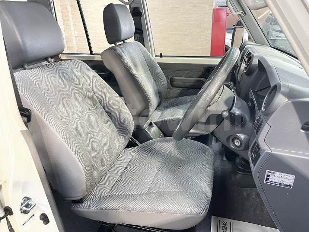 2014 TOYOTA LAND CRUISER VAN - 9