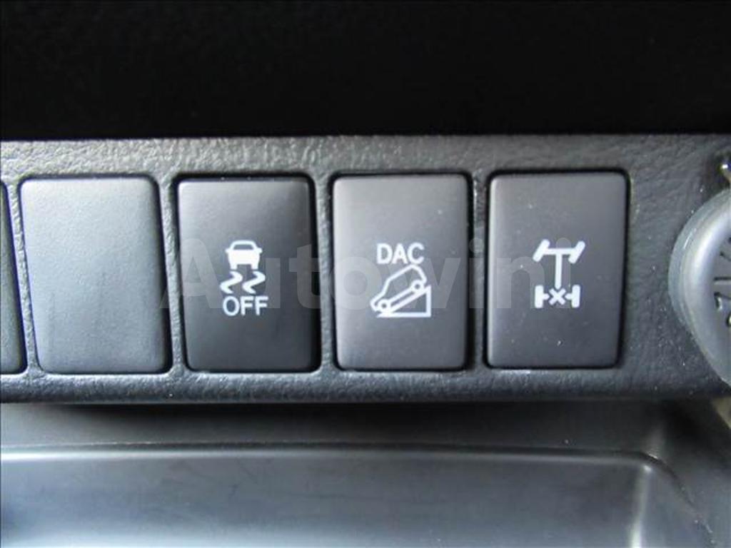 2019 TOYOTA HILUX - 9