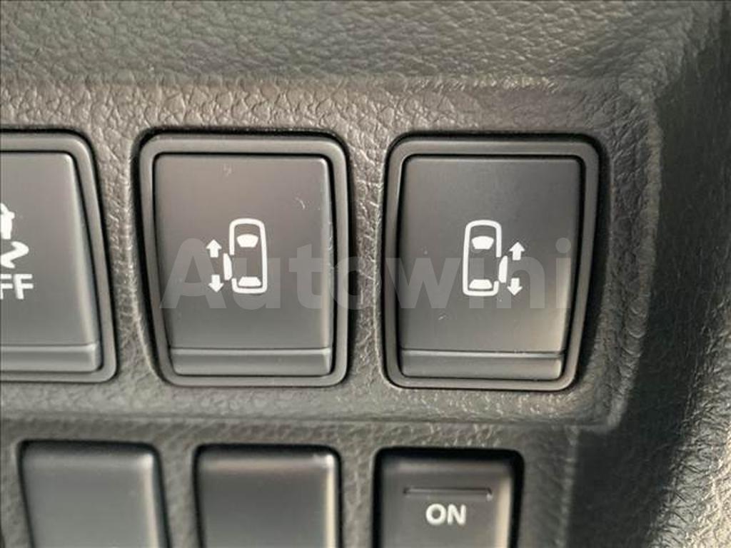 2012 NISSAN ELGRAND - 10
