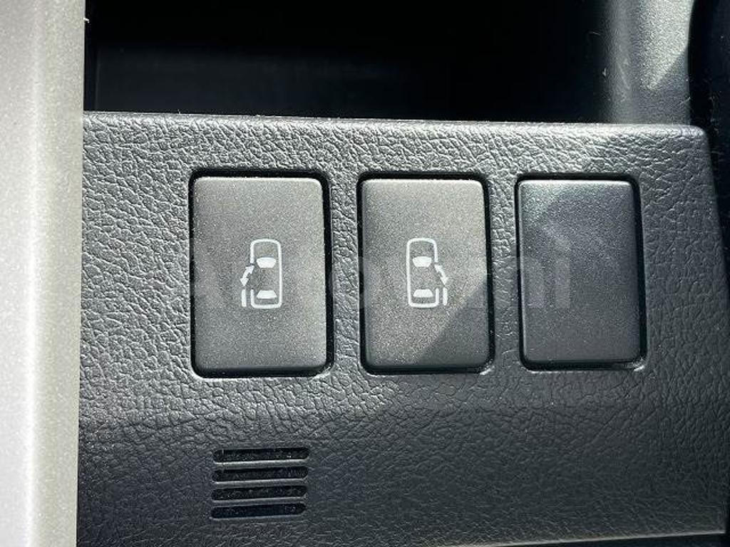 ZRR70-0386544 2010 TOYOTA VOXY-4