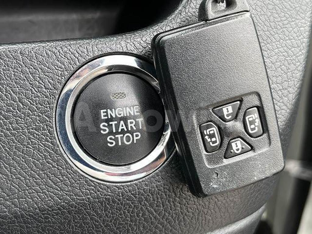 2010 TOYOTA VOXY - 9
