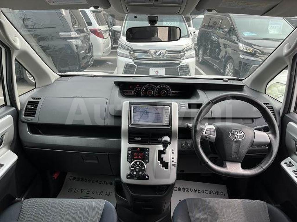 2010 TOYOTA VOXY - 10