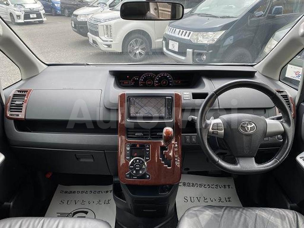 ZRR70-0362986 2010 TOYOTA NOAH-1