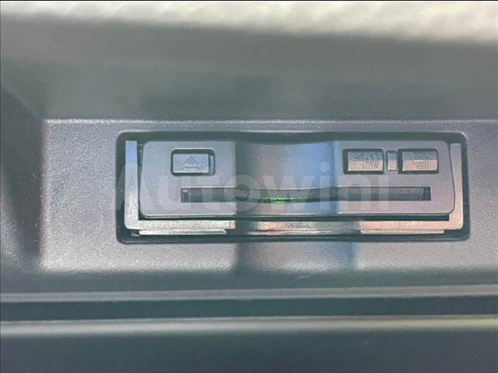 2017 TOYOTA HARRIER - 8