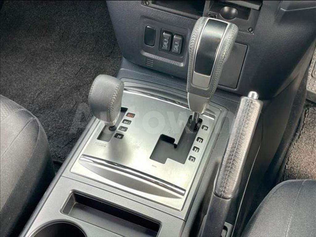 2011 MITSUBISHI PAJERO - 7