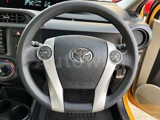 NHP102357835 2014 TOYOTA AQUA S-5