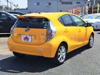 NHP102357835 2014 TOYOTA AQUA S-2