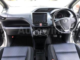 ZWR800240892 2017 TOYOTA VOXY-1