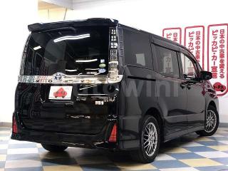 ZWR800247176 2017 TOYOTA VOXY-2