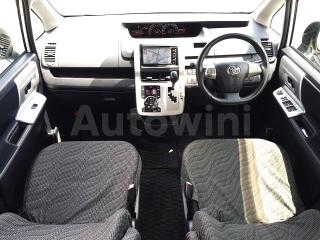 ZRR700391931 2010 TOYOTA VOXY-1