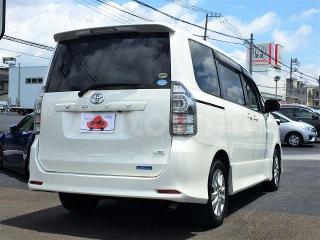 ZRR700391931 2010 TOYOTA VOXY-2