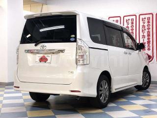 ZRR700473891 2012 TOYOTA VOXY-2