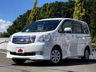 ZRR700566330 2013 TOYOTA NOAH-0