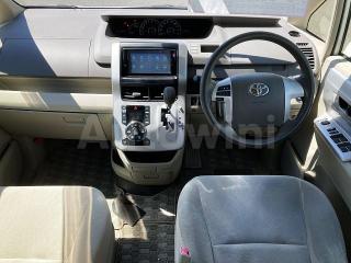 ZRR700566330 2013 TOYOTA NOAH-1