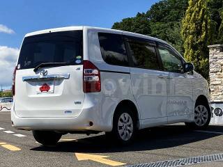 ZRR700566330 2013 TOYOTA NOAH-2