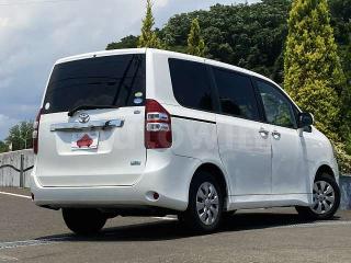 ZRR700413988 2011 TOYOTA NOAH-2