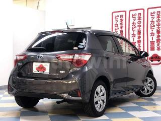 NHP1302021808 2017 TOYOTA VITZ U-2