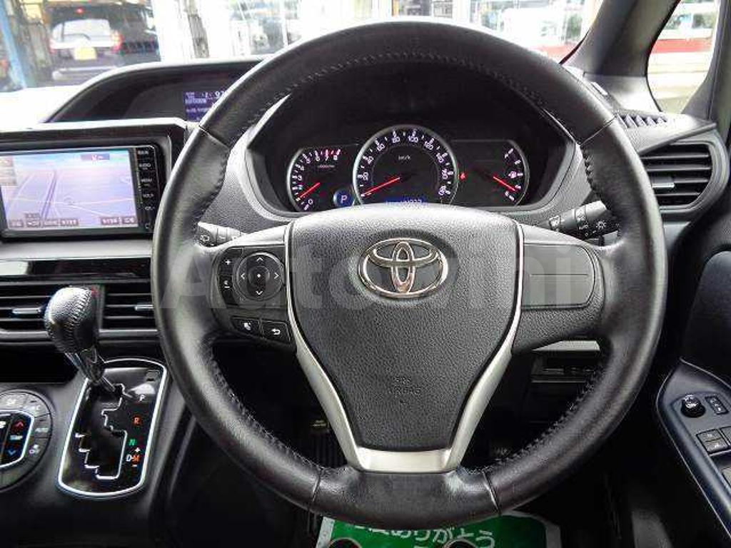 ZRR80-0188482 2015 TOYOTA VOXY-3