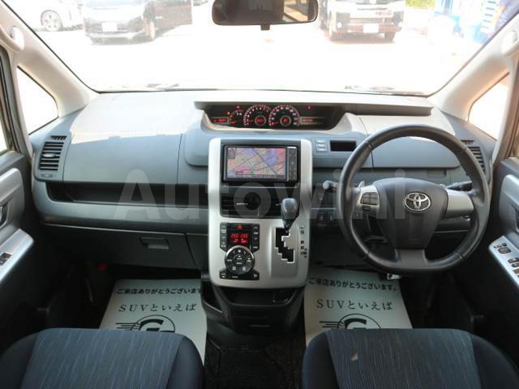 ZRR70-0413150 2011 TOYOTA VOXY-2
