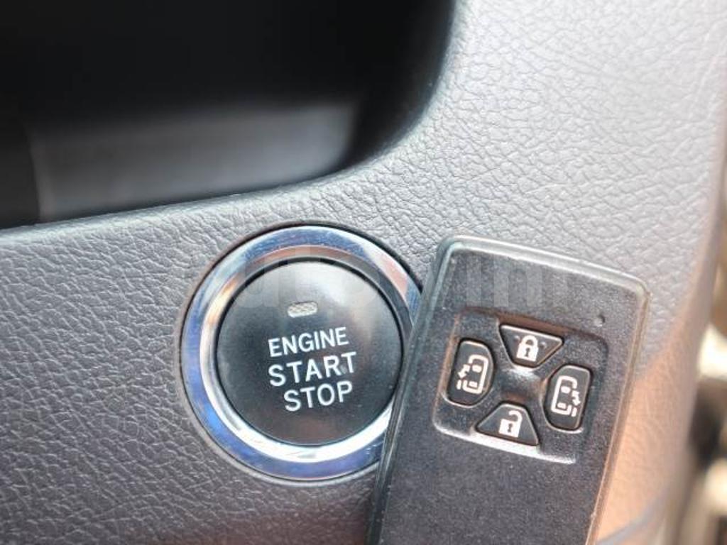 2011 TOYOTA VOXY - 7