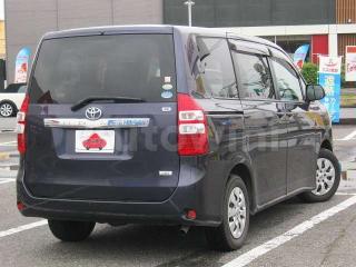 ZRR700367973 2010 TOYOTA NOAH-2