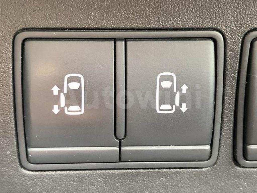 2011 NISSAN SERENA - 9