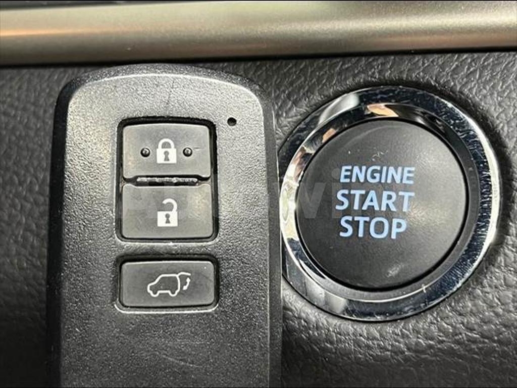 2017 TOYOTA HARRIER - 9