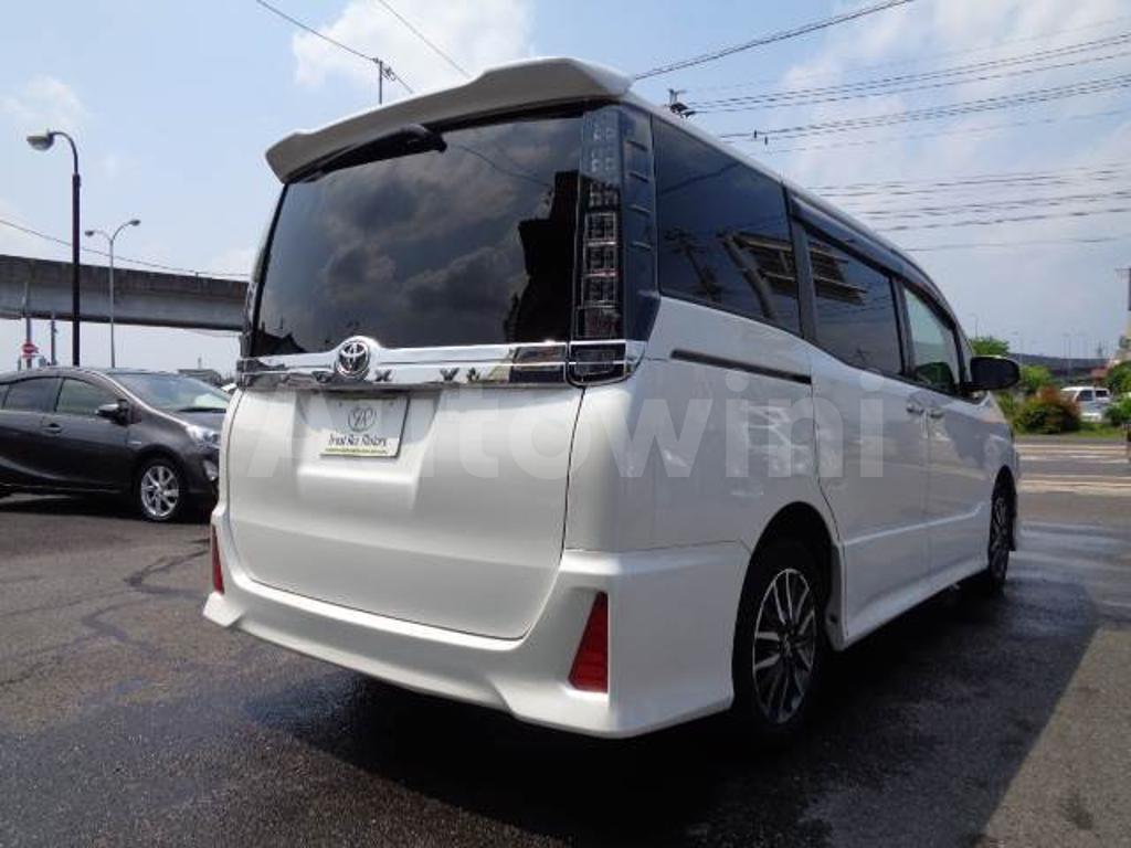 ZRR80-0329656 2017 TOYOTA VOXY-1