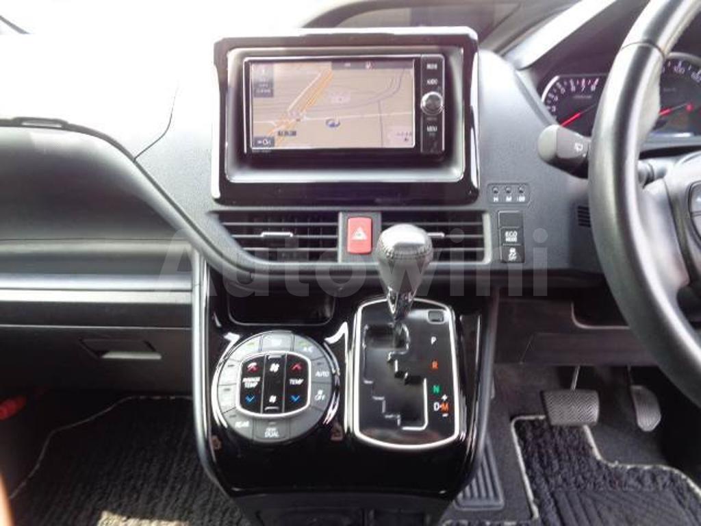 2017 TOYOTA VOXY - 9