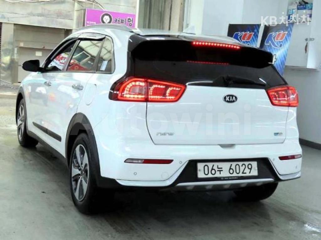 KNACB81CGHA077584 2017 KIA NIRO 1.6 PRESTIGE-1