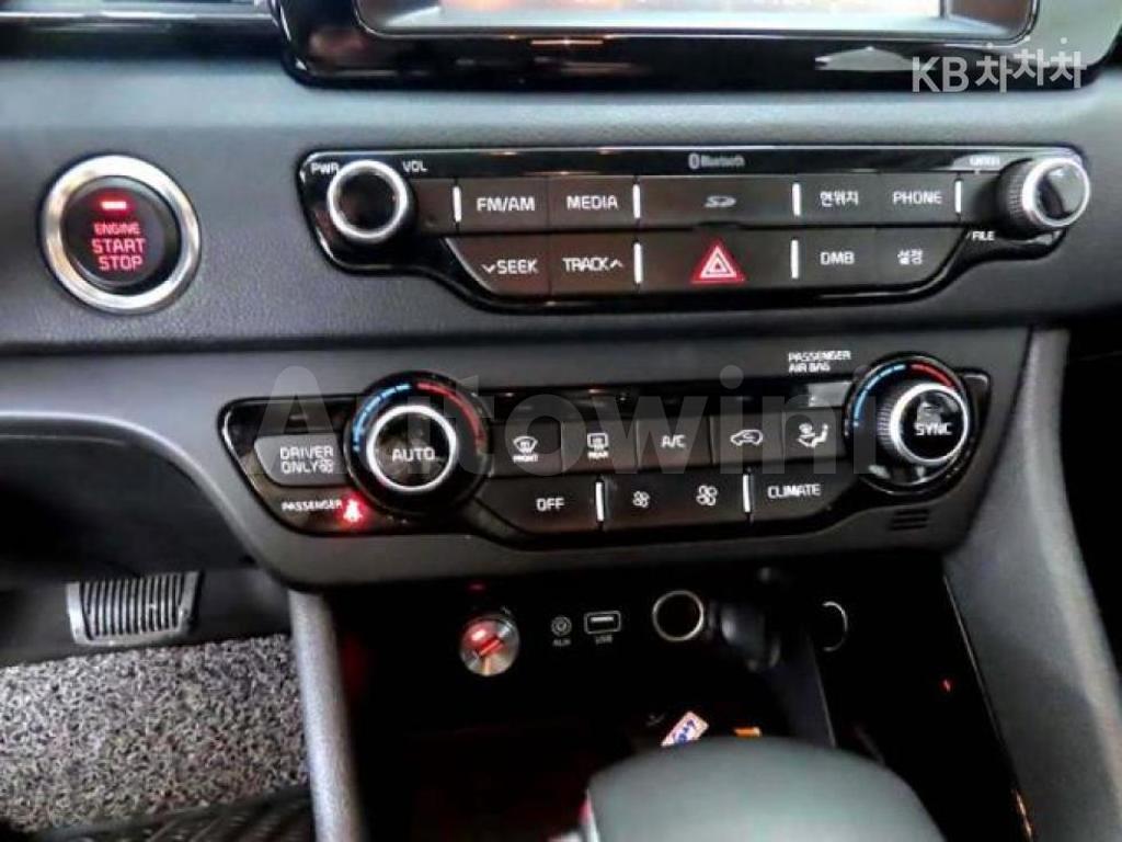 2017 KIA NIRO 1.6 PRESTIGE - 8