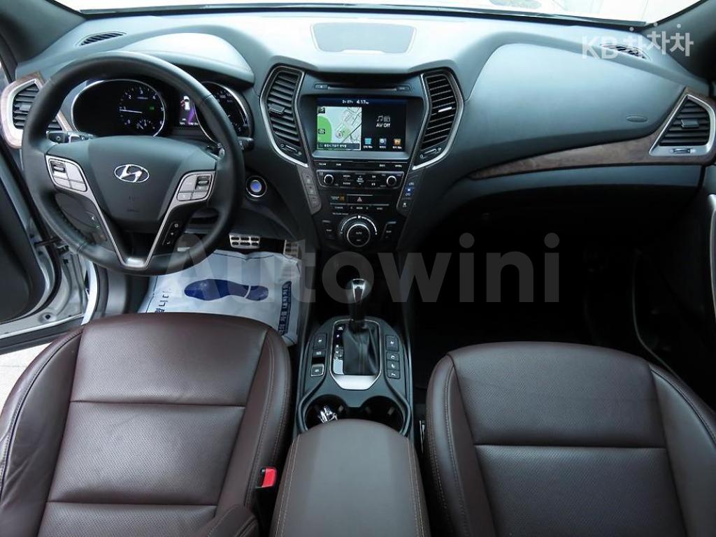 KMHSR81XDHU236865 2017 HYUNDAI  MAXCRUZ DIESEL(E-VGT)R2.2 4WD 파이니스트 EDITION 6 SEATS-4