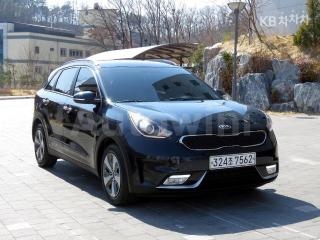 KNACC81CGHA059107 2017 KIA NIRO 1.6 NOBLESSE-1