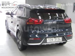 KNACA81CGHA065650 2017 KIA NIRO 1.6 LUXURY-3
