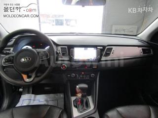 KNACA81CGHA065650 2017 KIA NIRO 1.6 LUXURY-4