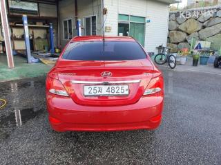 KMHCT41BEHU135353 2017 HYUNDAI ACCENT  1.4 VVT MORDERN-1