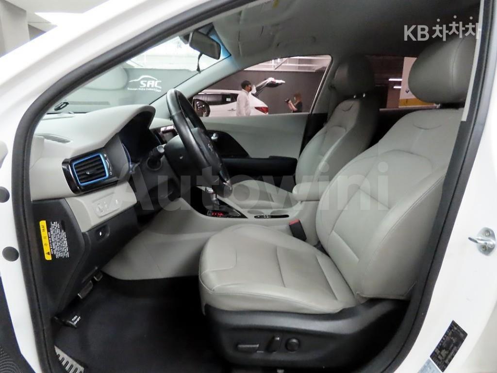 KNACC81CGHA017255 2017 KIA NIRO 1.6 NOBLESSE-4