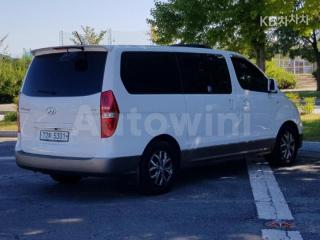 KMJWA37KBHU909212 2017 HYUNDAI  GRAND STAREX 웨건 11 SEATS 4WD MORDERN-2