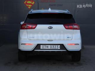 KNACC81CGHA027963 2017 KIA NIRO 1.6 NOBLESSE-2