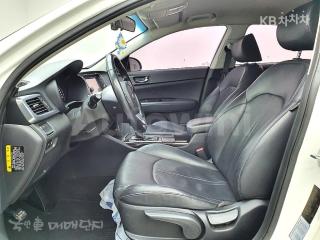 2016 KIA K5 2ND GEN OPTIMA 1.7 DIESEL MX LUXURY - 9