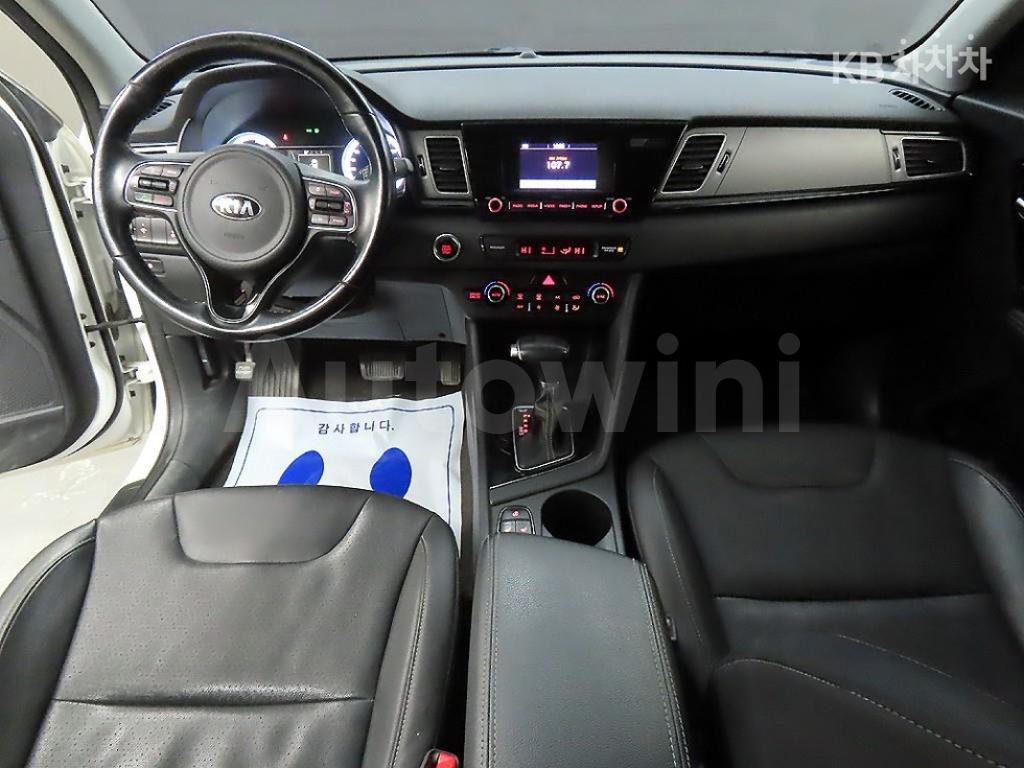 2017 KIA NIRO 1.6 PRESTIGE - 9