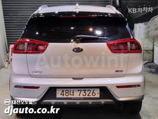 KNACB81CGHA077648 2017 KIA NIRO 1.6 PHEV PRESTIGE-2
