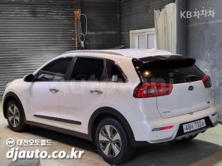KNACB81CGHA077648 2017 KIA NIRO 1.6 PHEV PRESTIGE-3