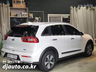 KNACB81CGHA077648 2017 KIA NIRO 1.6 PHEV PRESTIGE-4
