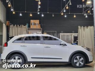 KNACB81CGHA077648 2017 KIA NIRO 1.6 PHEV PRESTIGE-5