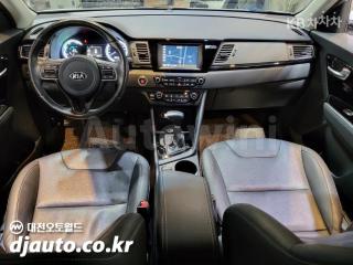 2017 KIA NIRO 1.6 PHEV PRESTIGE - 9